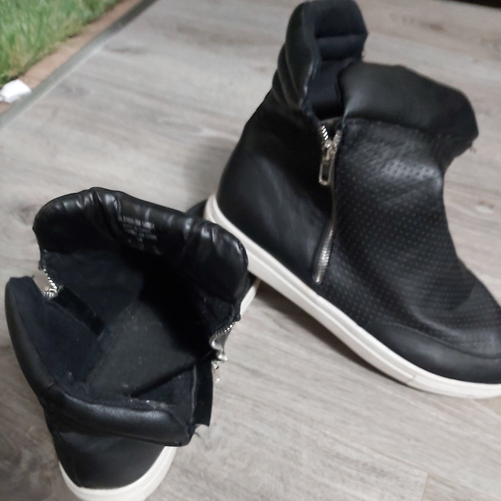 Zip up runner boot